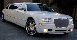 Connecticut Chrysler 300 limo Picture of a10 Pass Chrysler 300 limo super stretch white